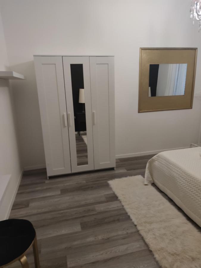 Aurora Flowers - Two Rooms And Free Parking Near Center And Train Station مودينا المظهر الخارجي الصورة