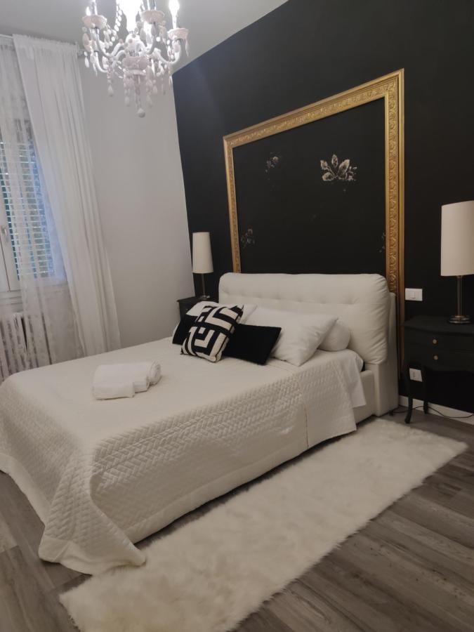 Aurora Flowers - Two Rooms And Free Parking Near Center And Train Station مودينا المظهر الخارجي الصورة