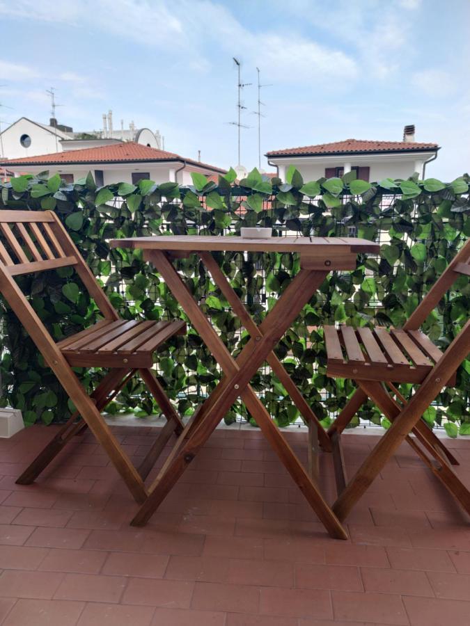 Aurora Flowers - Two Rooms And Free Parking Near Center And Train Station مودينا المظهر الخارجي الصورة