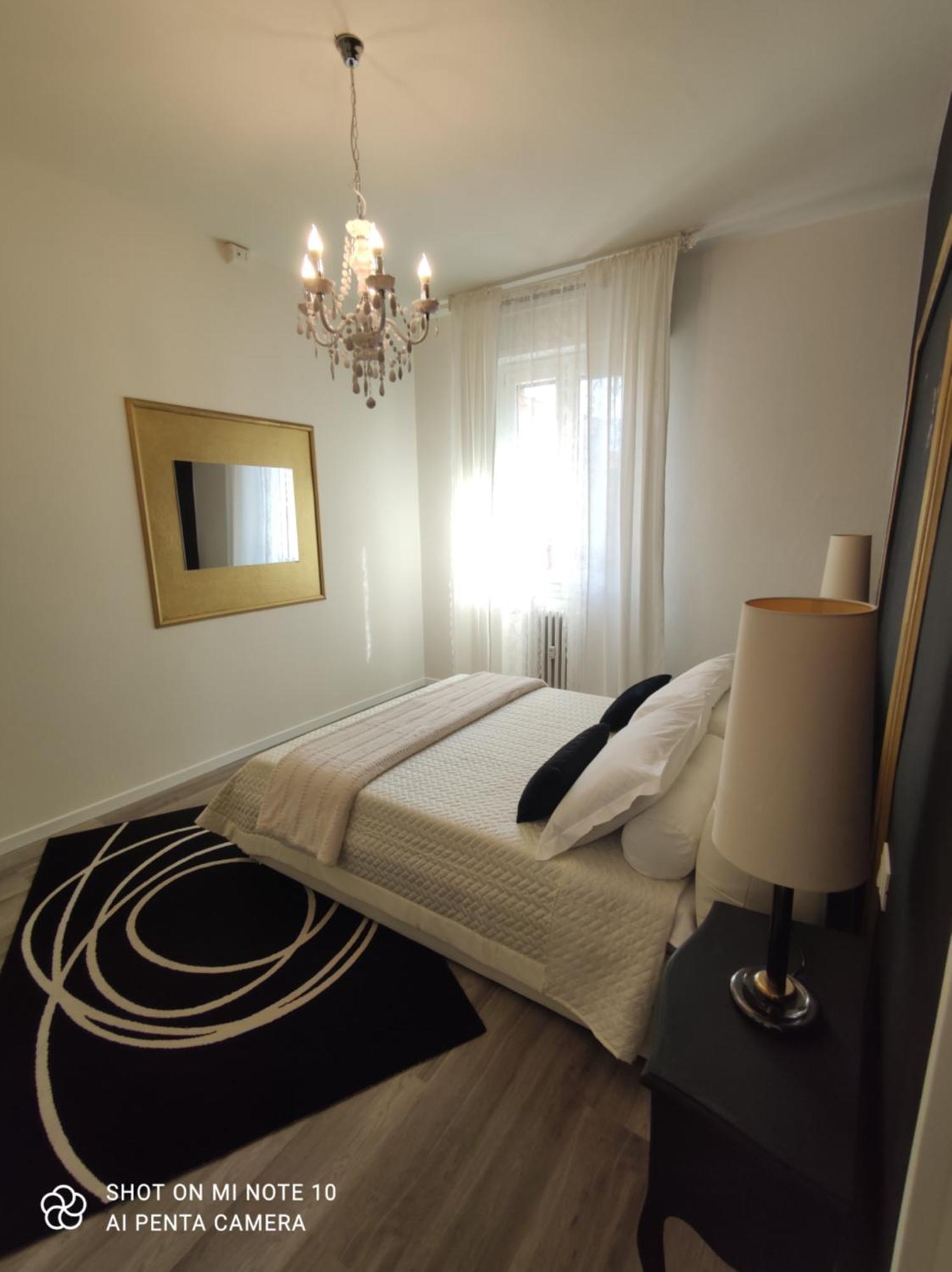 Aurora Flowers - Two Rooms And Free Parking Near Center And Train Station مودينا الغرفة الصورة